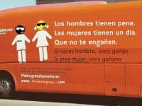 El hada Madrina conduce el bus del Dia Internacional de la Mujer